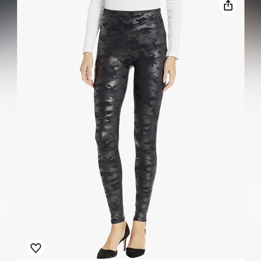 Spanx Women’s Faux Leather Camo slight shine black leggings size large - EUC!